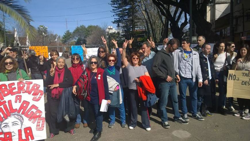 Photo of Macri hizo desfilar a los militares y los vecinos se levantaron en su contra
