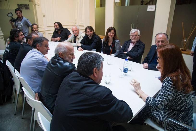 Photo of Cristina, otra vez al ruedo: Se reunió con la CTA