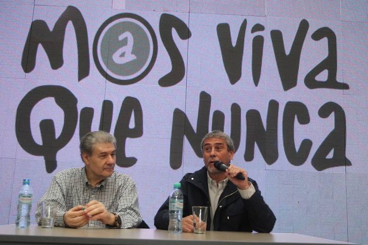 Photo of Víctor Hugo presentó su libro “Mentir a Diario” en el Centro Municipal de Arte