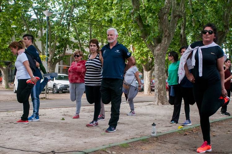 Photo of Varela: Cientos de vecinos disfrutaron la jornada saludable en la Plaza San Juan Bautista