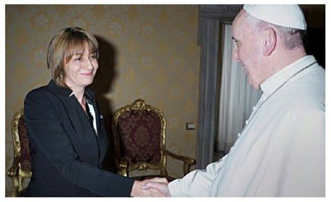 Photo of El Papa recibió a Gils Carbó en medio de una nueva ofensiva macrista en su contra