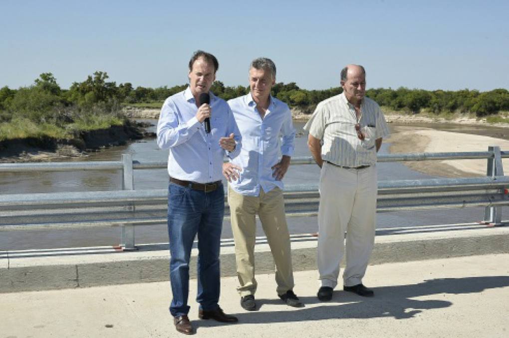 Photo of Entre Ríos: Macri «inauguró» un puente que fue financiado y ejecutado por CFK