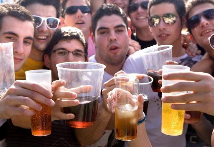 Photo of Salud alerta sobre los riesgos del consumo excesivo de alcohol