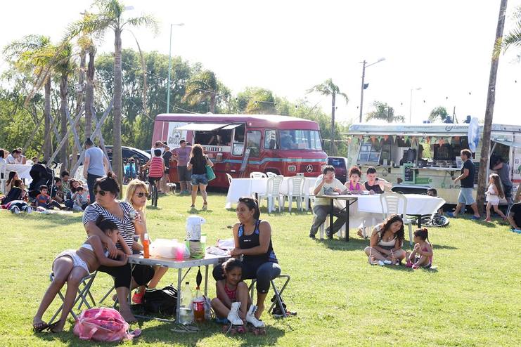 Photo of Más de 8 mil personas en la 2a edición de Food Truck Río Berazategui