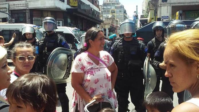 Photo of Represión en el barrio de Once: «Lo único que queremos es trabajar»