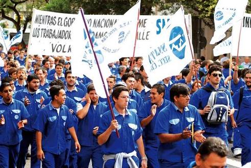 Photo of 600 suspensiones en Volkswagen: «Vidal y Macri nos mandaron a la Gendarmería cuando esperábamos al Ministerio de Trabajo»
