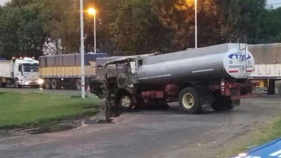 Photo of ¿Atentado o sólo un asesino?: Camionero avanzó sobre un piquete y mató a un trabajador en San Lorenzo