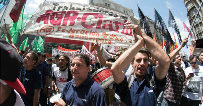 Photo of Los trabajadores de AGR Clarín convocan a una vigilia por temor a un desalojo