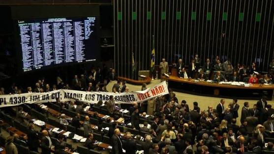 Photo of Brasil sufrió nuevo golpe con ley de tercerización del empleo