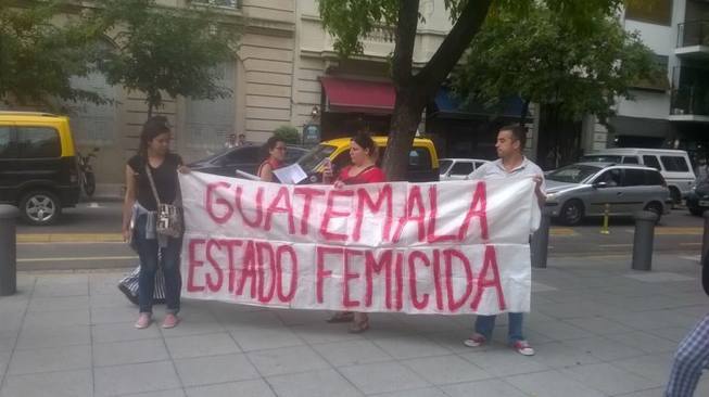 Photo of Repudio frente a la Cancillería de Guatemala en Argentina por la muerte de la 41 niñas