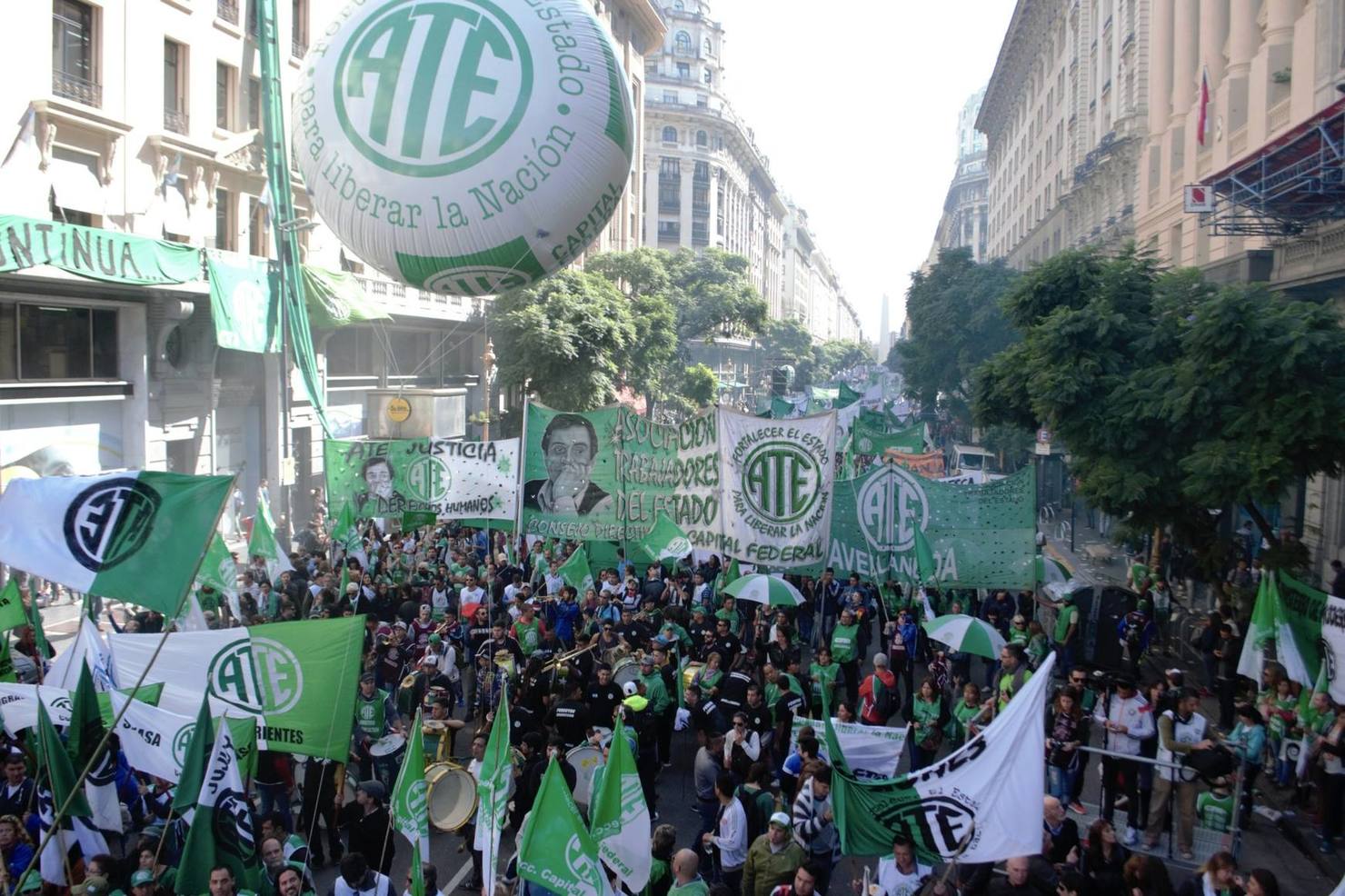 Photo of ATE anuncia una jornada de paro y movilización por los despidos en el Estado