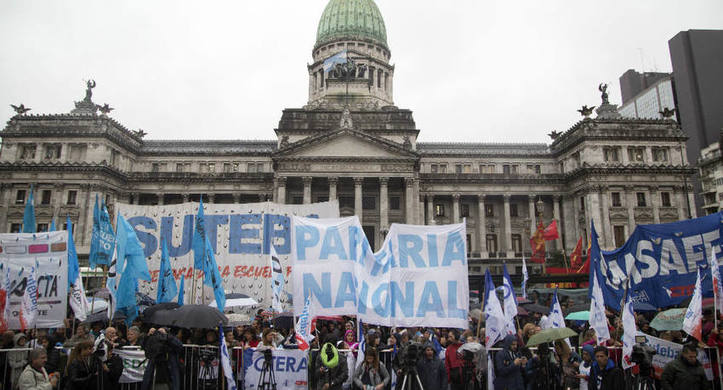 Photo of ¿Derrota o internas PRO?: Macri dijo que los «docentes violan las normas» y Ciudad autorizó instalación de Escuela Itinerante