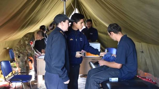 Photo of La Armada Argentina continúa con ayuda humanitaria en Comodoro Rivadavia