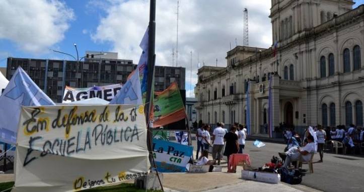 Photo of Demostración de unidad en el acampe docente: sindicatos de la administración pública presentaron un documento de consenso