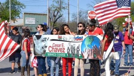 Photo of Marchas en los EE.UU. en honor de César Chávez recordaron la lucha del líder campesino