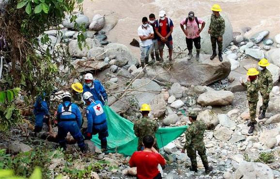 Photo of Colombia: Santos declara emergencia social y económica tras las inundaciones en Mocoa