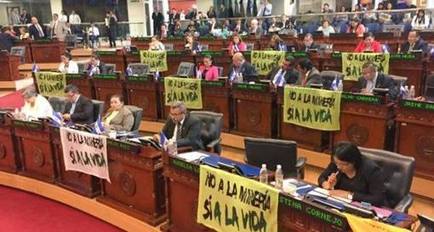 Photo of El Salvador aprueba ley que prohibe la minería metálica