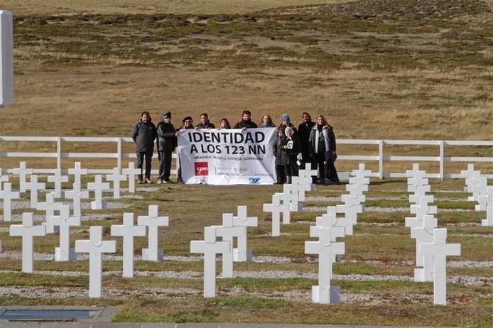 Photo of La Cruz Roja inicia las tareas para identificar a 123 soldados argentinos en Malvinas