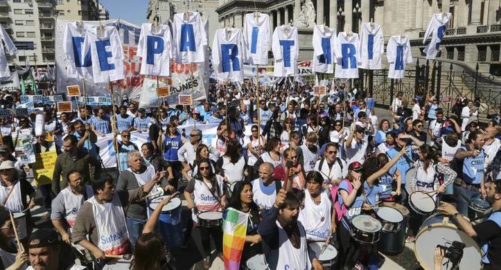 Photo of Impunidad: Los jueces de Macri revocaron el fallo que le exigía convocar la Paritaria Nacional Docente