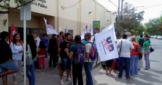 Photo of FPV-PJ presentó proyecto para regular ingreso policial en las escuelas