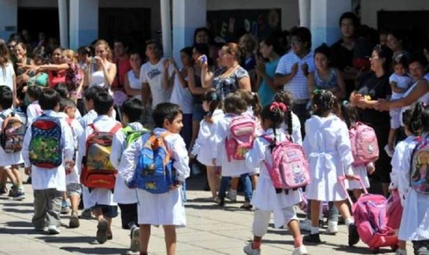 Photo of La educación bonaerense: entre los resultados del “Aprender” y la campaña docente en las redes