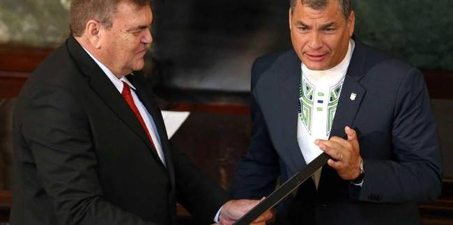 Photo of Rafael Correa recibe título Doctor Honoris Causa de la Universidad de La Habana
