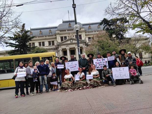 Photo of Folkloristas presentaron proyecto para crear Instituto del Folklore