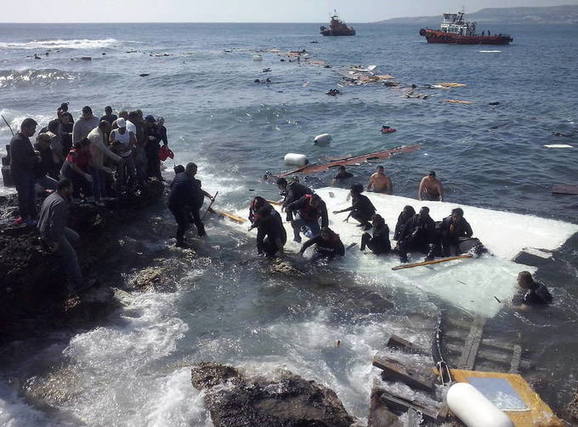 Photo of Desde este viernes más de 6.000 personas han cruzado el mar Mediterráneo rumbo a Europa