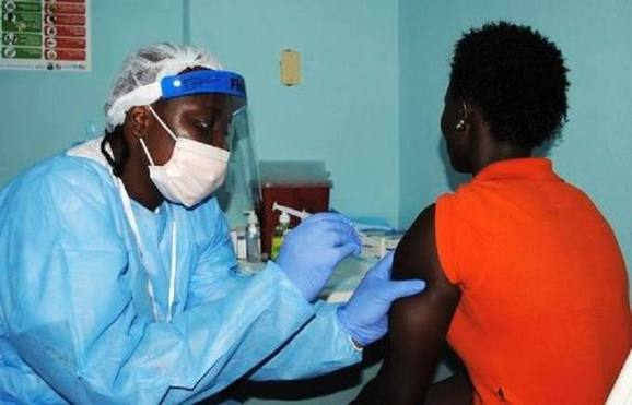 Photo of La OMS busca controlar rápidamente nueva epidemia de ébola