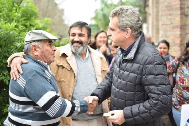 Photo of Rossi recorrió el norte de Santa Fe: «Los vecinos no llegan a pagar el tarifazo eléctrico»