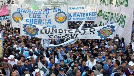 Photo of Militarizan el conflicto en Córdoba: La CGT convocó a los gremios a movilizarse a la sede de UTA
