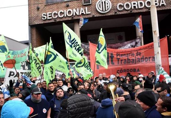 Photo of Córdoba: El Gobierno no da respuesta a los reclamos de los trabajadores