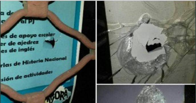 Photo of Destrozaron la vidriera de una Unidad Básica de la Cámpora: «Esta es la tercera vez»