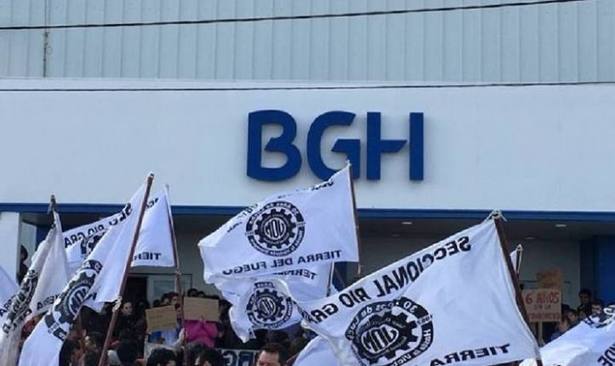 Photo of Río Grande: Trabajadores de la empresa BGH iniciaron un piquete