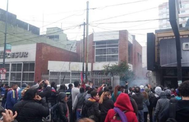 Photo of Lanús: Protesta a EDESUR y al municipio por siete muertos debido a la falta de suministro