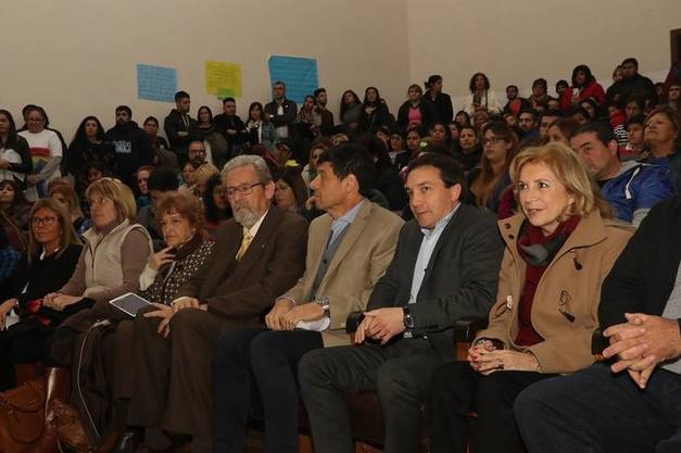 Photo of Alumnos de la UNAJ revivieron debate parlamentario para la sanción de ley que permitió su creación