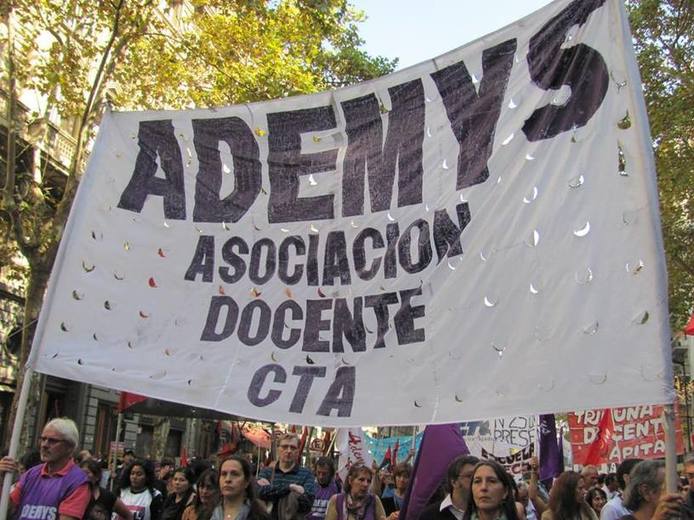 Photo of Ademys anunciò otra movilizaciòn para el martes 8 y reclamó la reapertura de la paritaria porteña