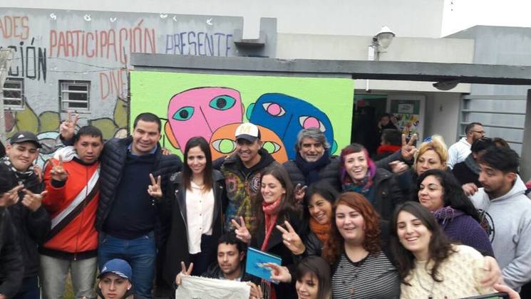 Photo of Moreno: Precandidatos a diputados por Unidad Ciudadana pintaron mural con refugiados sirios