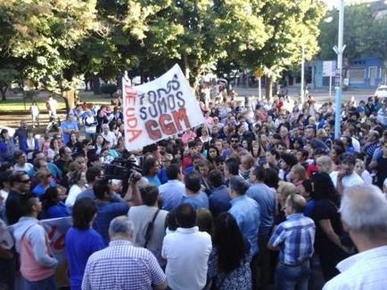 Photo of Trescientos trabajadores del calzado toman fábrica en Las Flores