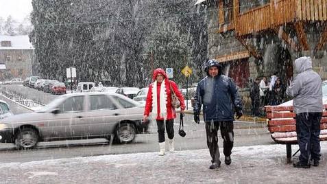 Photo of Bariloche: Analizan «compensar» a los turistas varados por el temporal