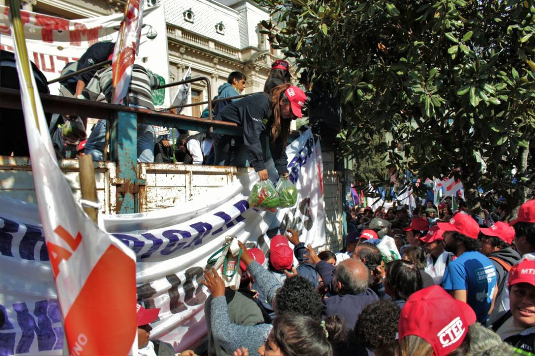 Photo of Jujuy: Centenares de personas asistieron al «Verdurazo» en la capital de la provincia
