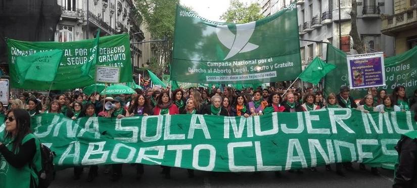 Photo of Bajo la consigna: «Aborto legal para no morir» miles marcharon desde Plaza de Mayo a Congreso