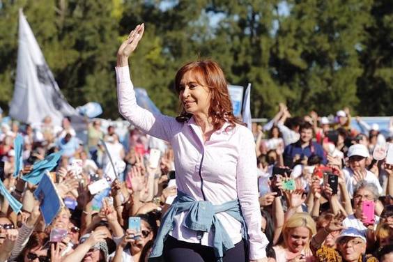 Photo of Barrionuevo le abrió las puertas del PJ a Cristina: “Si viene, bienvenida sea”