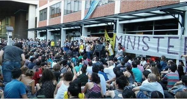 Photo of Protesta en el Conicet por la reducción de becas