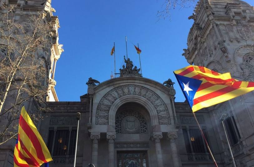 Photo of Cataluña: Empiezan las ocupaciones pacíficas de colegios  para garantizar la votación