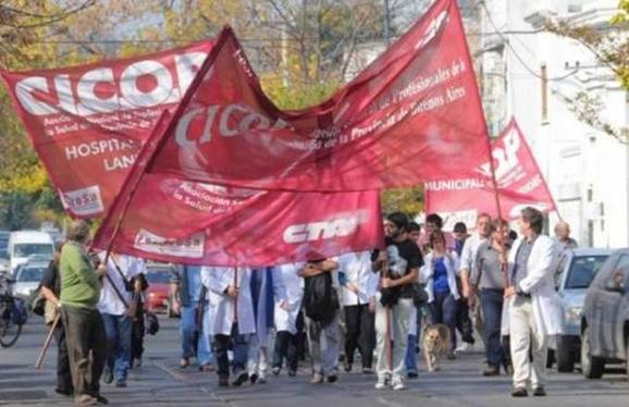 Photo of Médicos  piden a Vidal el pase a planta permanente para casi 600 becarios