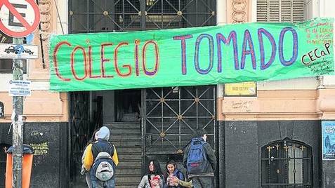 Photo of Levantaron las tomas en el Carlos Pellegrini y el Mariano Acosta