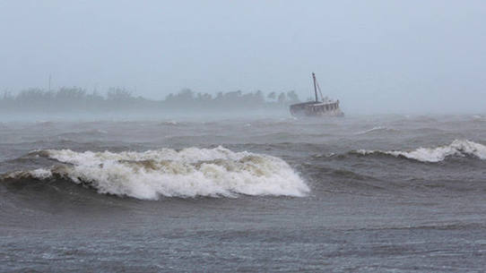 Photo of El huracán Irma azota la República Dominicana con vientos de 285 km/h