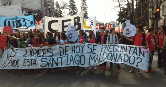 Photo of A 41 años de la noche de los lápices, estudiantes pidieron por Santiago Maldonado