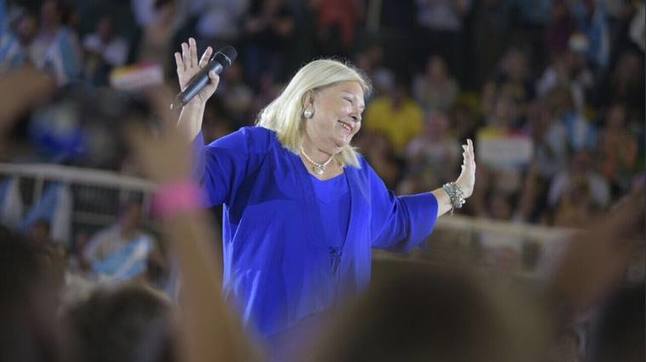 Photo of ¿Vacaciones o estrategia política? Carrió adelantó que “hasta marzo no me ven”